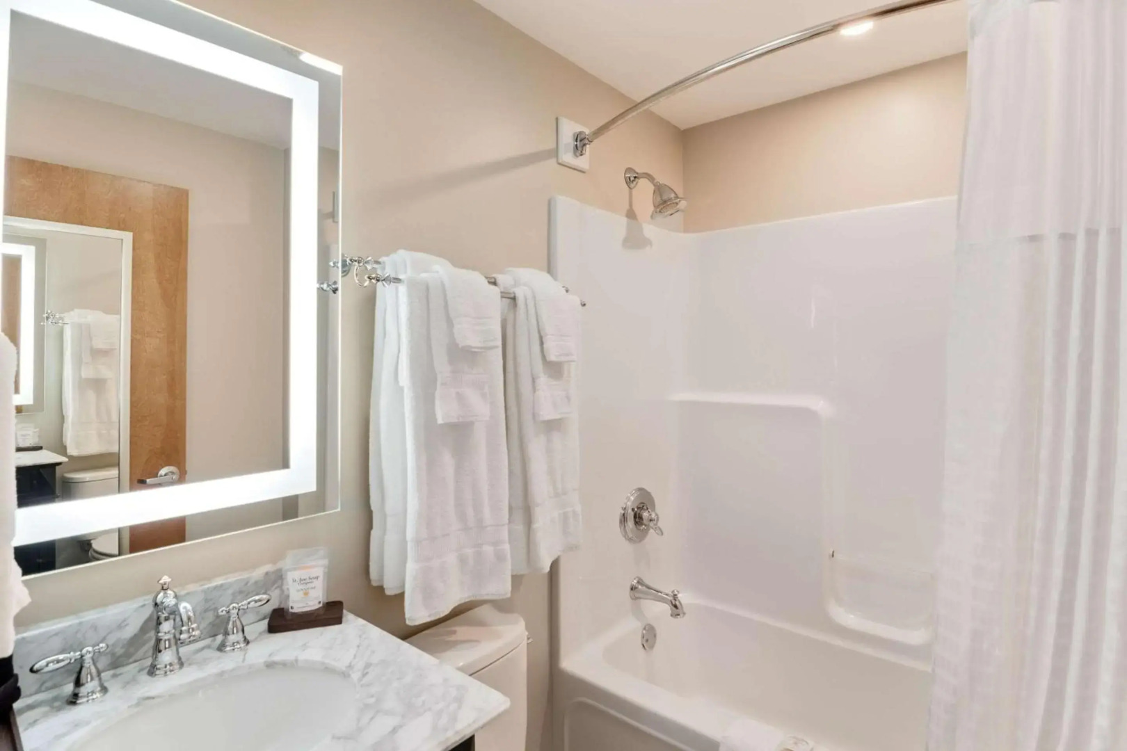 The Port Inn and Cottages, an Ascend Collection Hotel