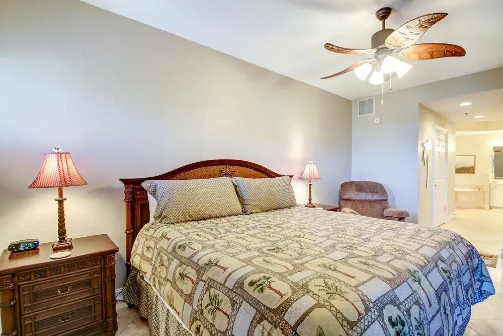 Deluxe Condo at the heart of Main Beach by RedAwning