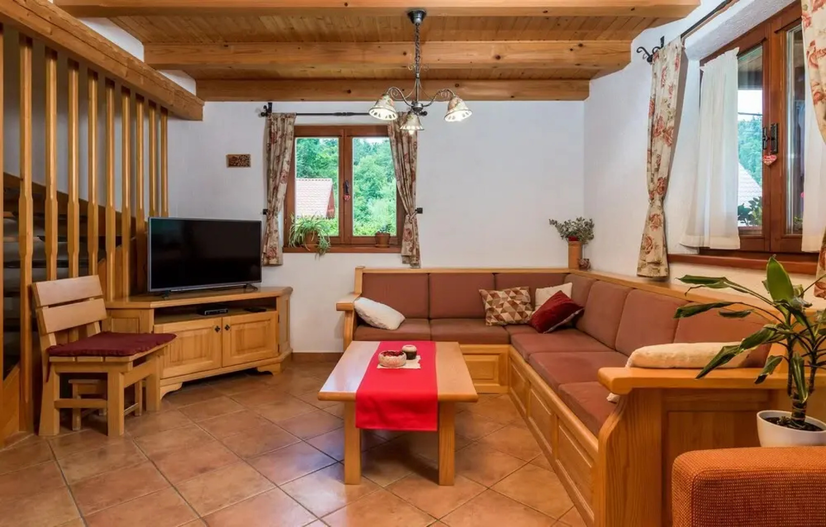 Beautiful Home in Fuzine With Jacuzzi, Wifi and 2 Bedrooms