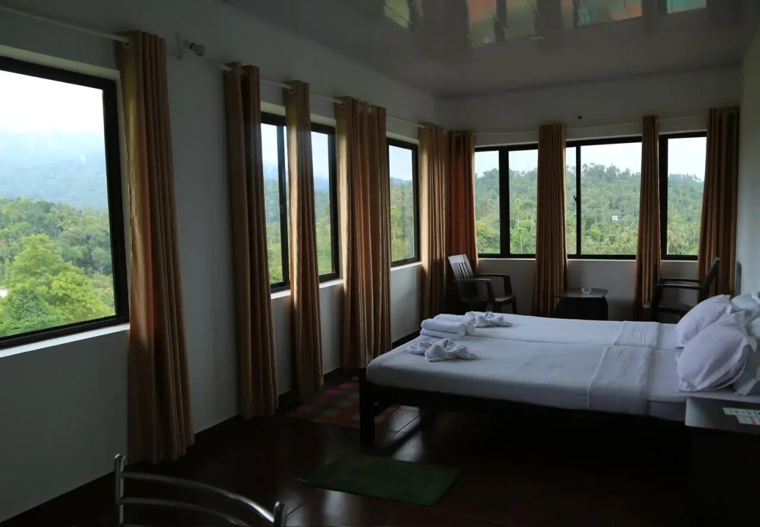 Globe Trotting Holidays Inn