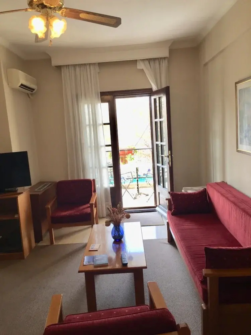 Idiston  Rooms & Suites