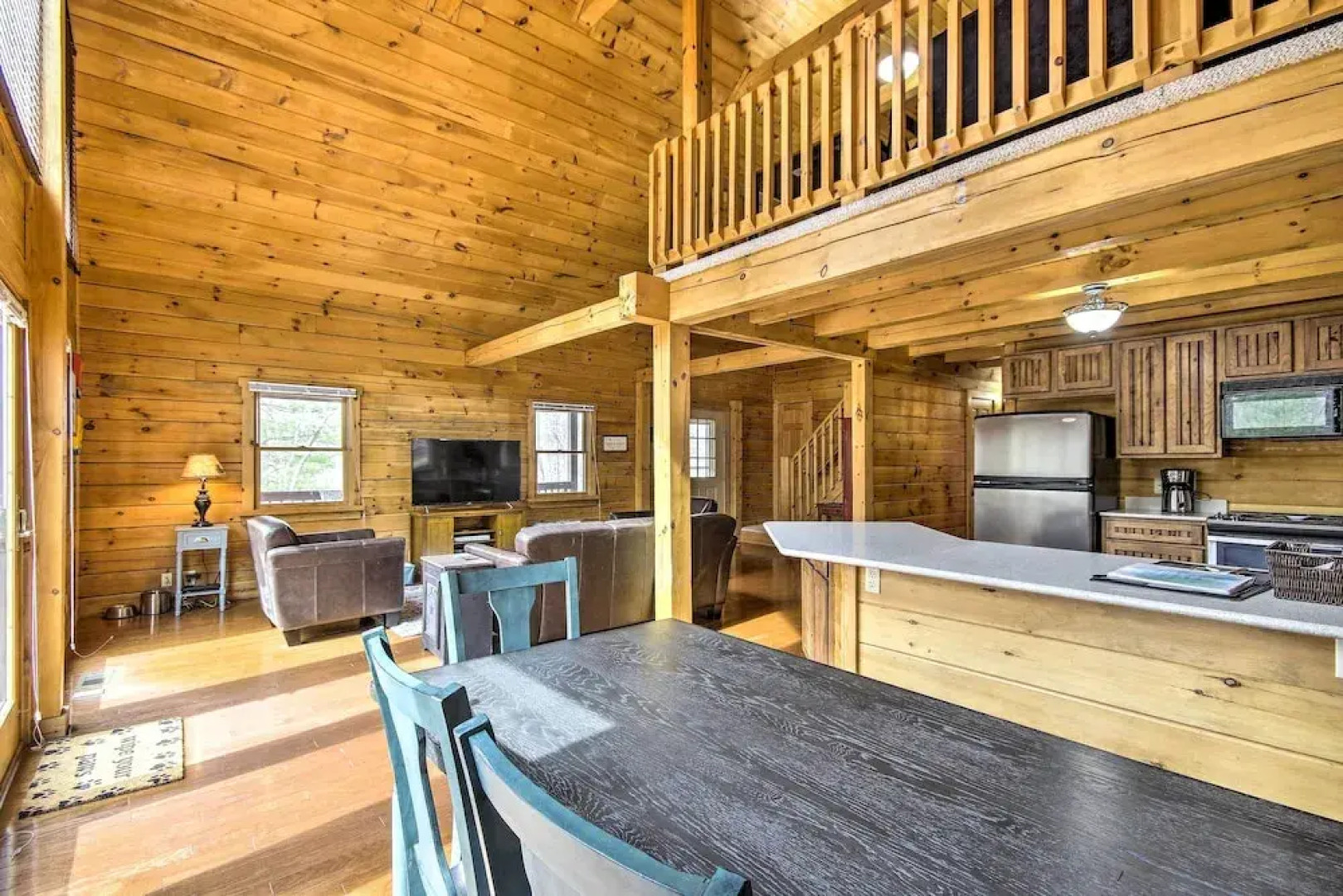 Cozy Winter Retreat: Great Location & Pet Friendly