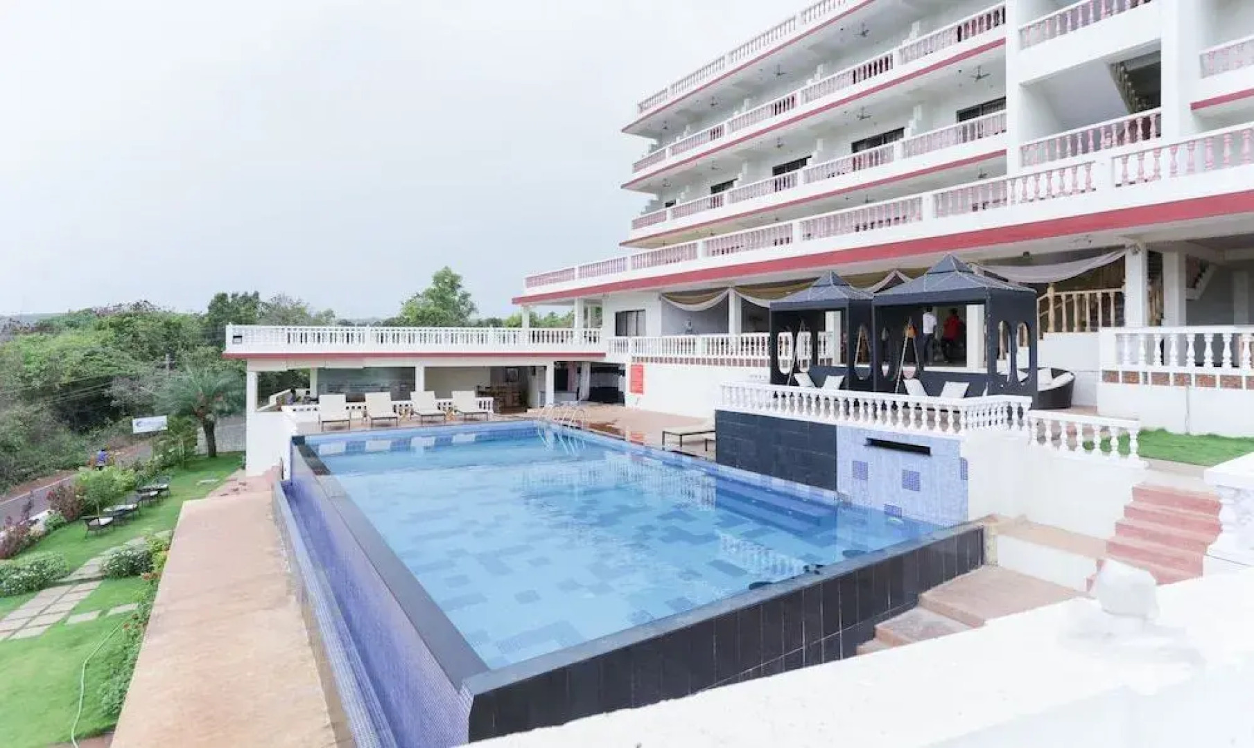 Treebo Aarya Boulevard