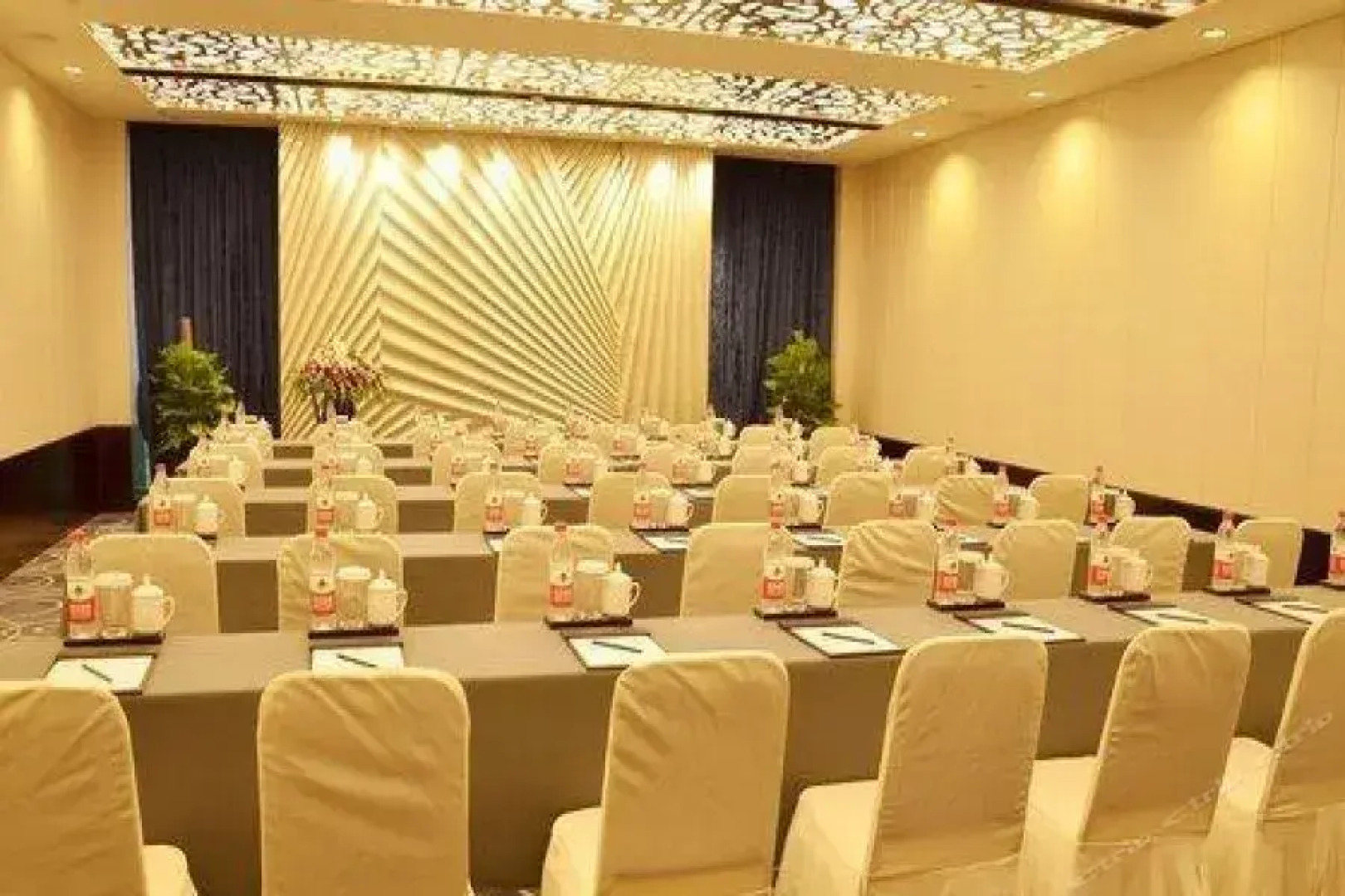 Ningbo East Harbour Hotel