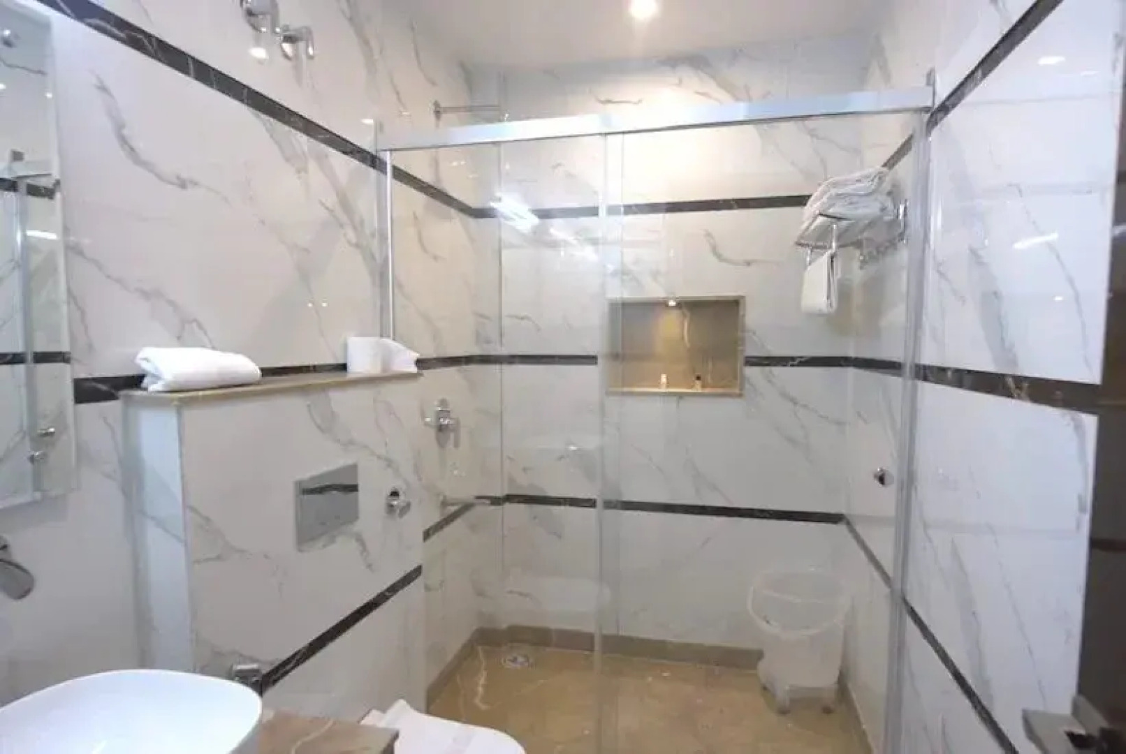 Four Leaf Hotel, Kasganj