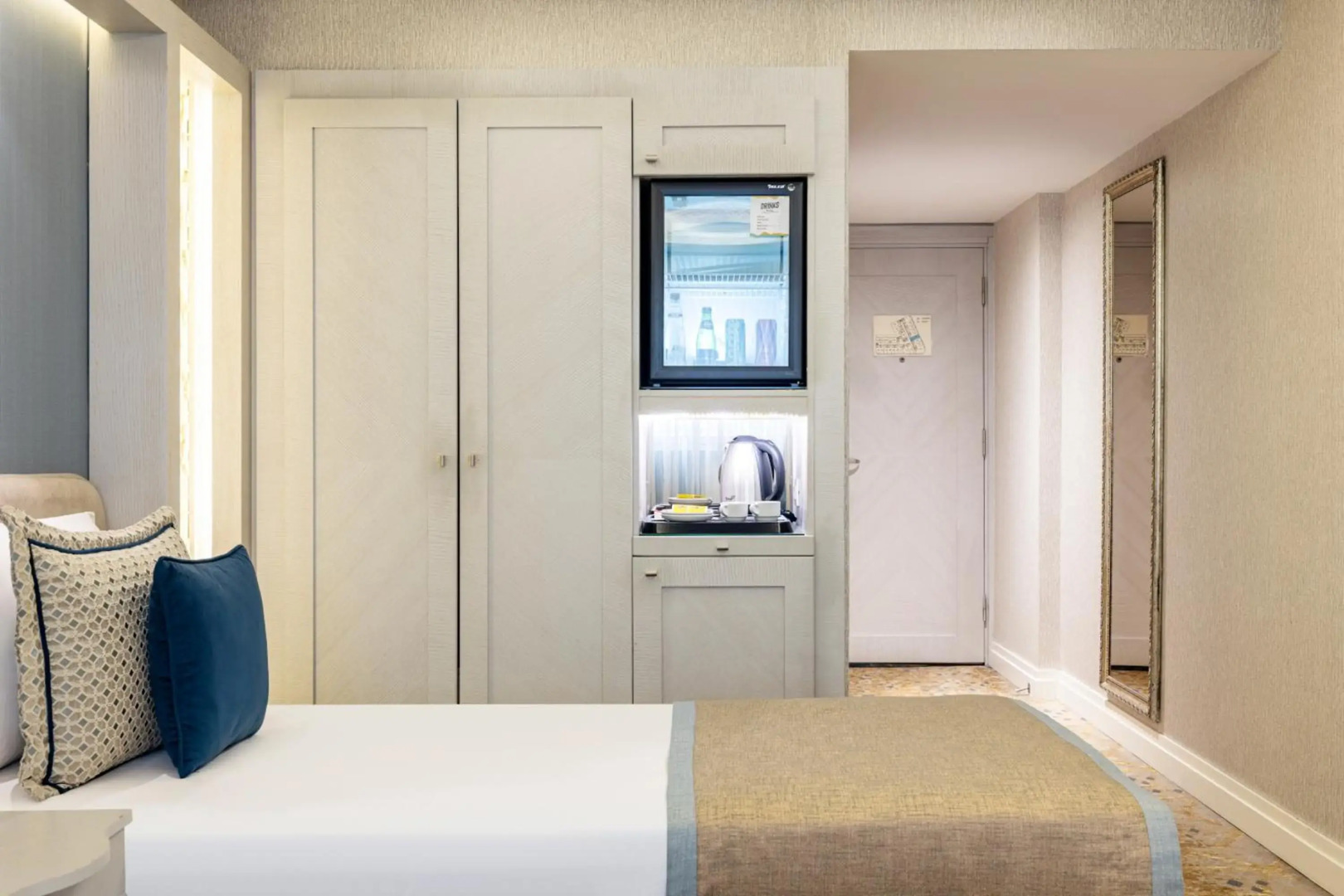 Отель Dwaraka The Royal Villas