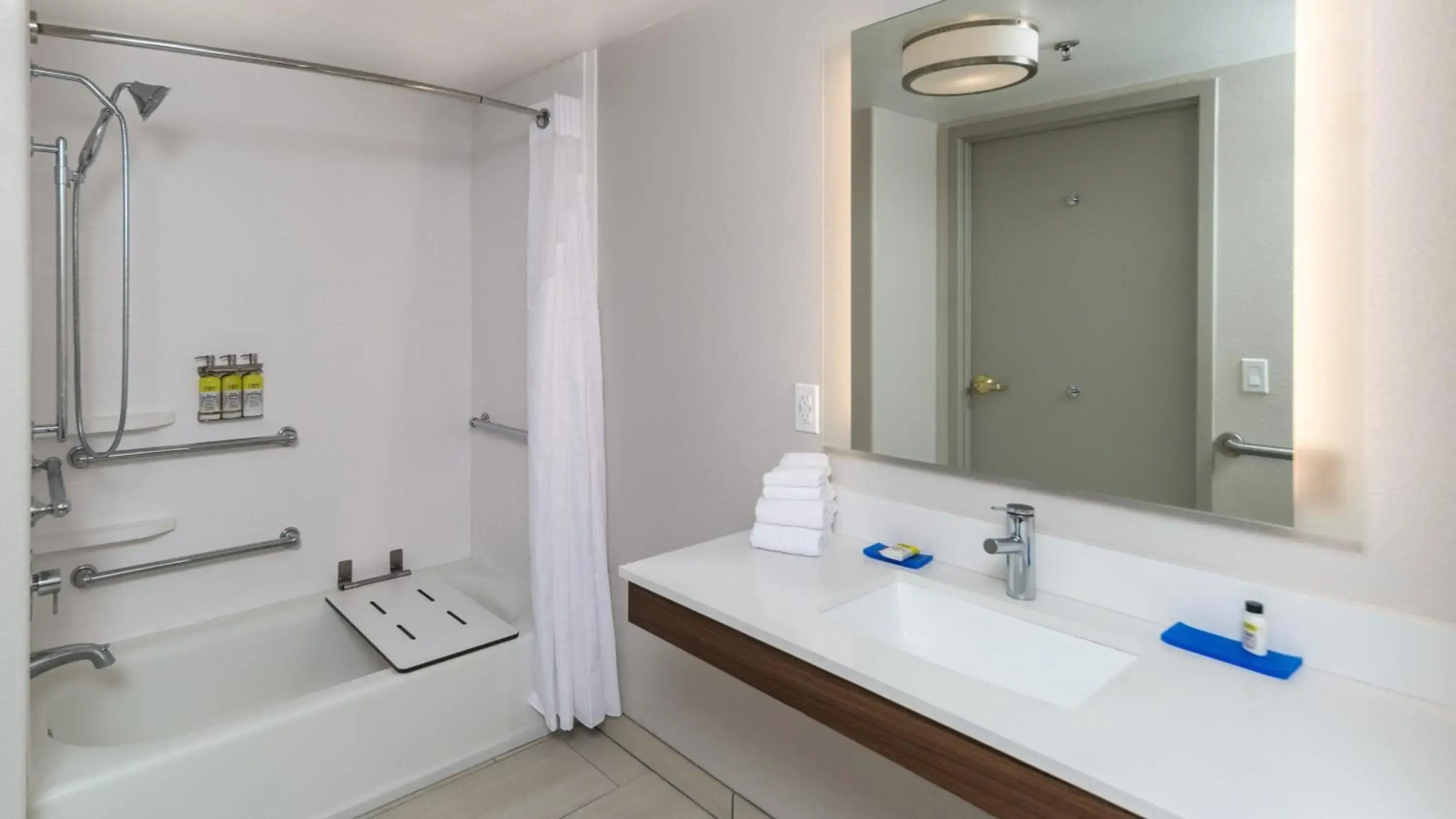 Holiday Inn Express & Suites Dinuba West by IHG