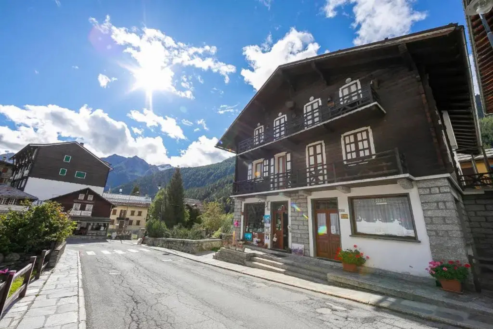 Monterosa Cozy Apartment 200m From Ski