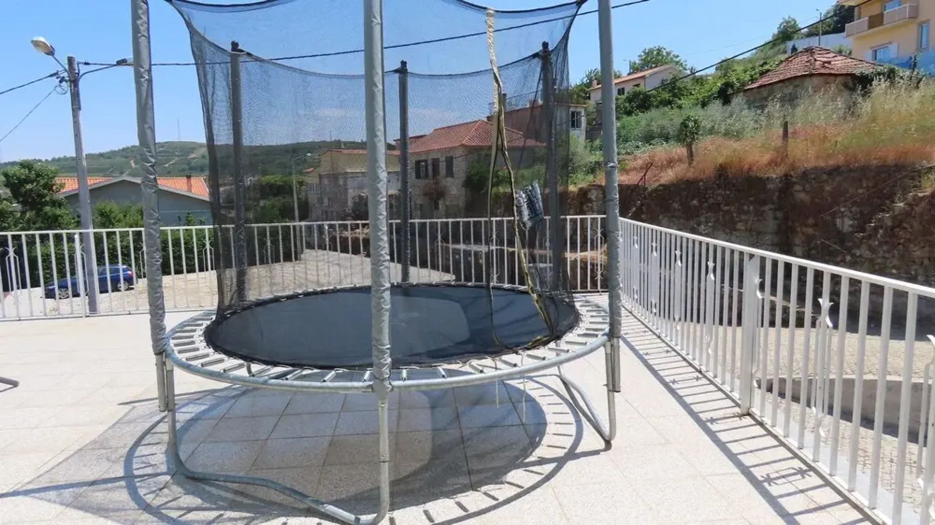 Lovely 3-bed House in Queimada Ideal for Families