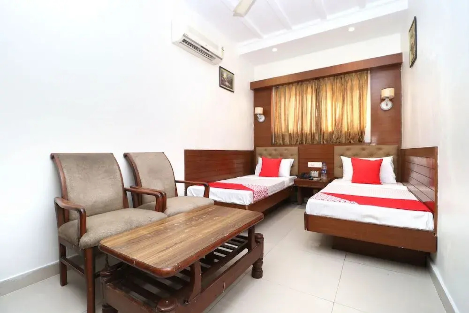 OYO 30593 Heritage Corner