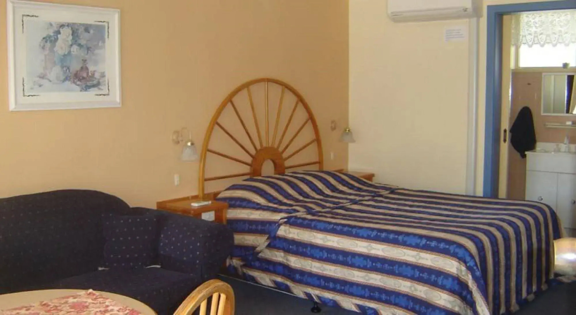 Colonial Palms Motel