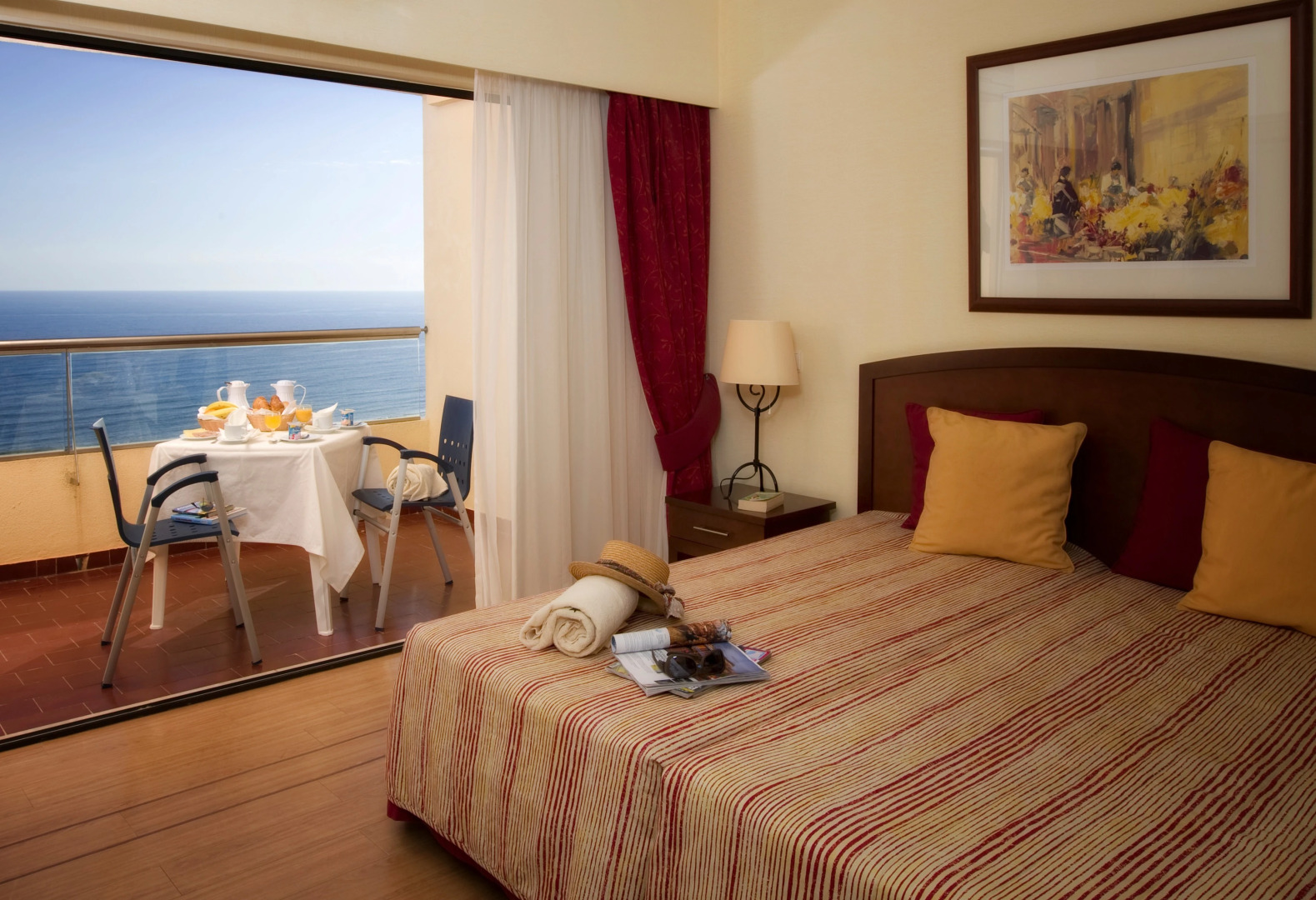 Yellow Praia Monte Gordo