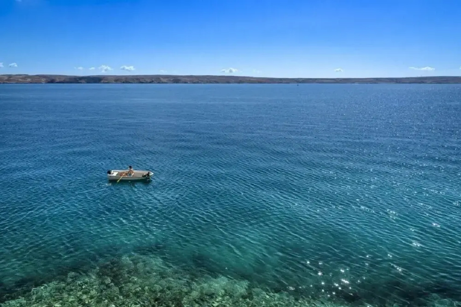 Domagoj - on the Beach - A3 Bijeli