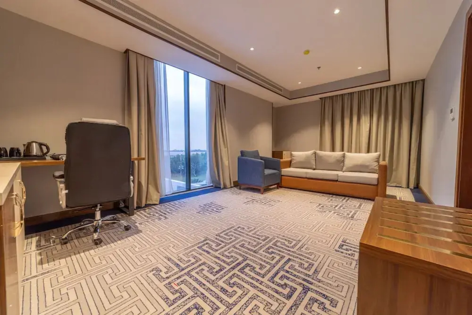 Five seasons Hotel & Spa