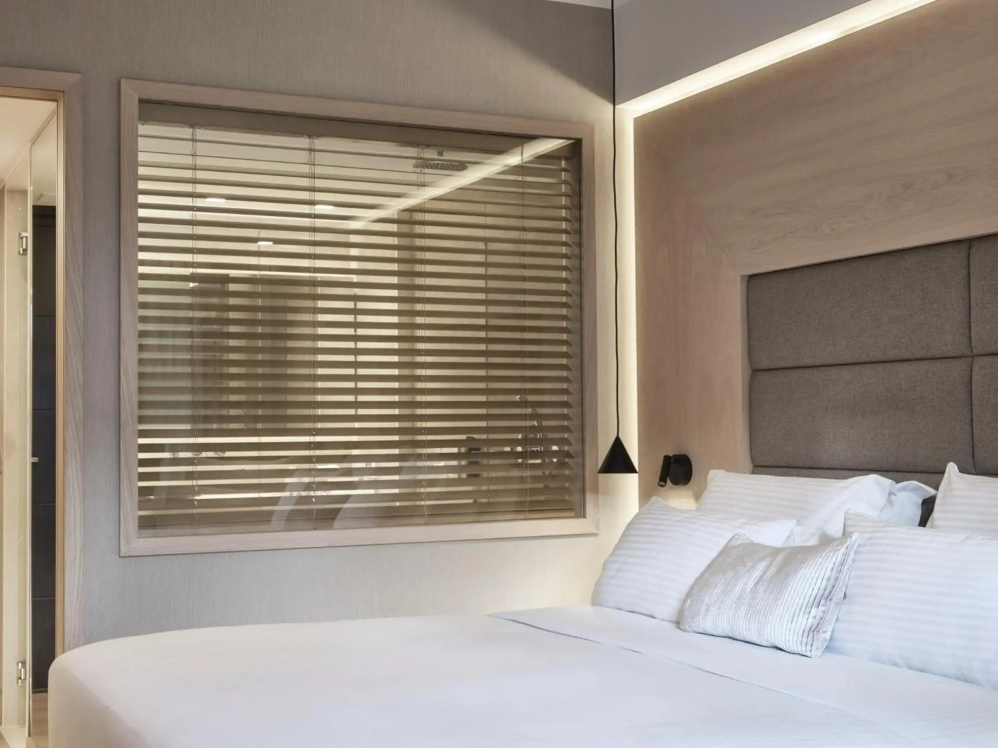 Sea View Cityscape Hotel