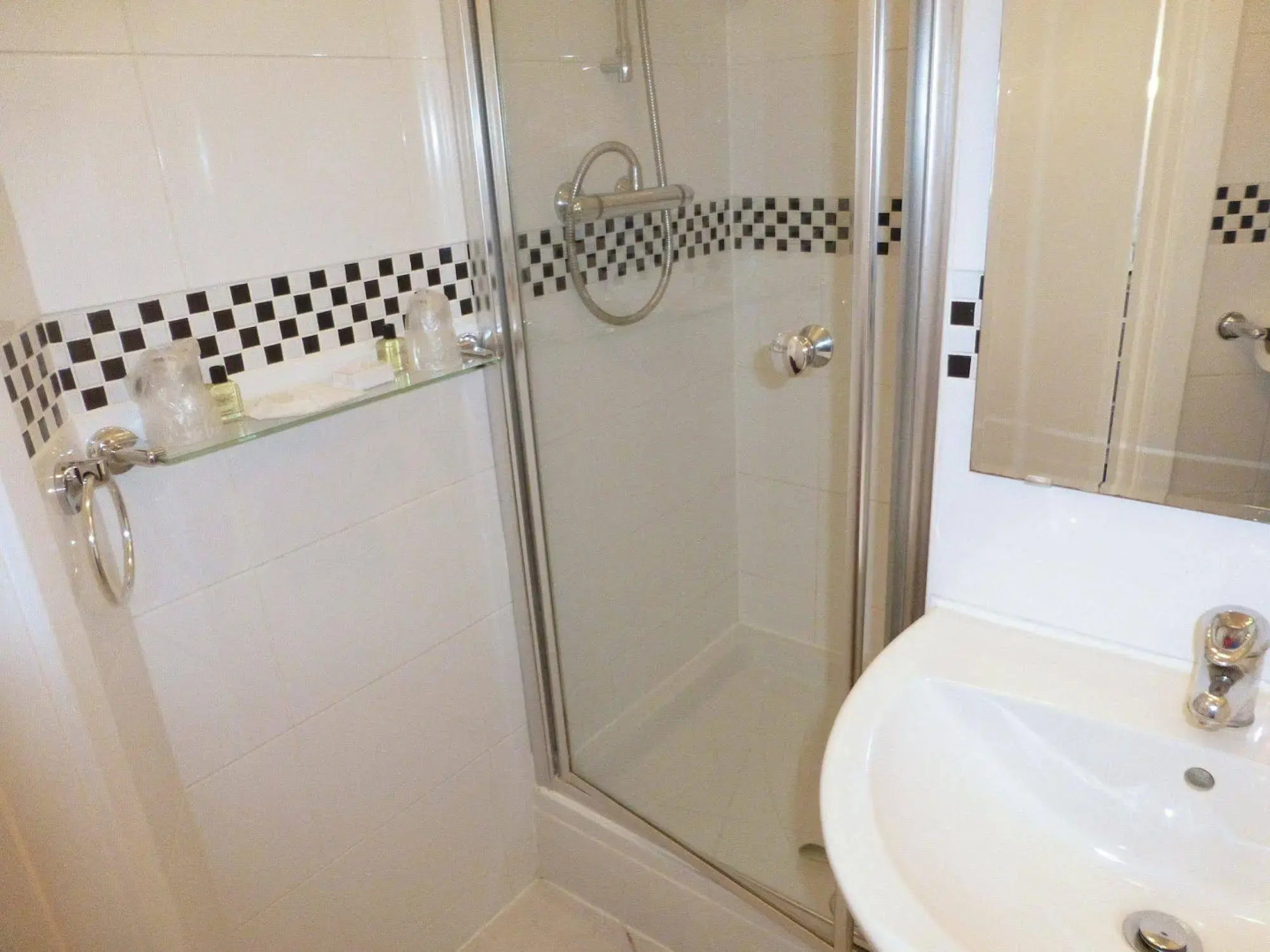 OYO Stade Court Hotel