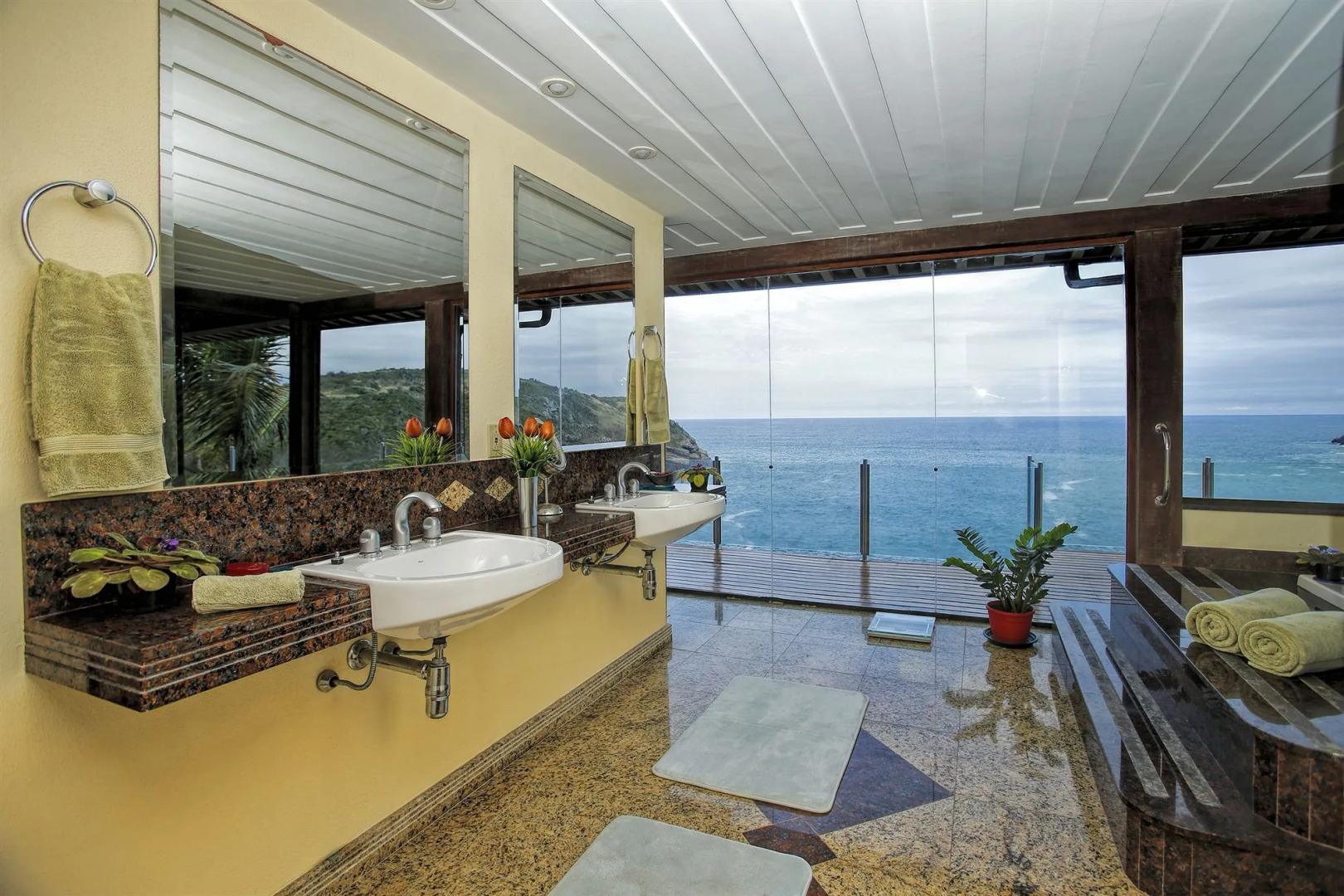 Cliffside Luxury Inn