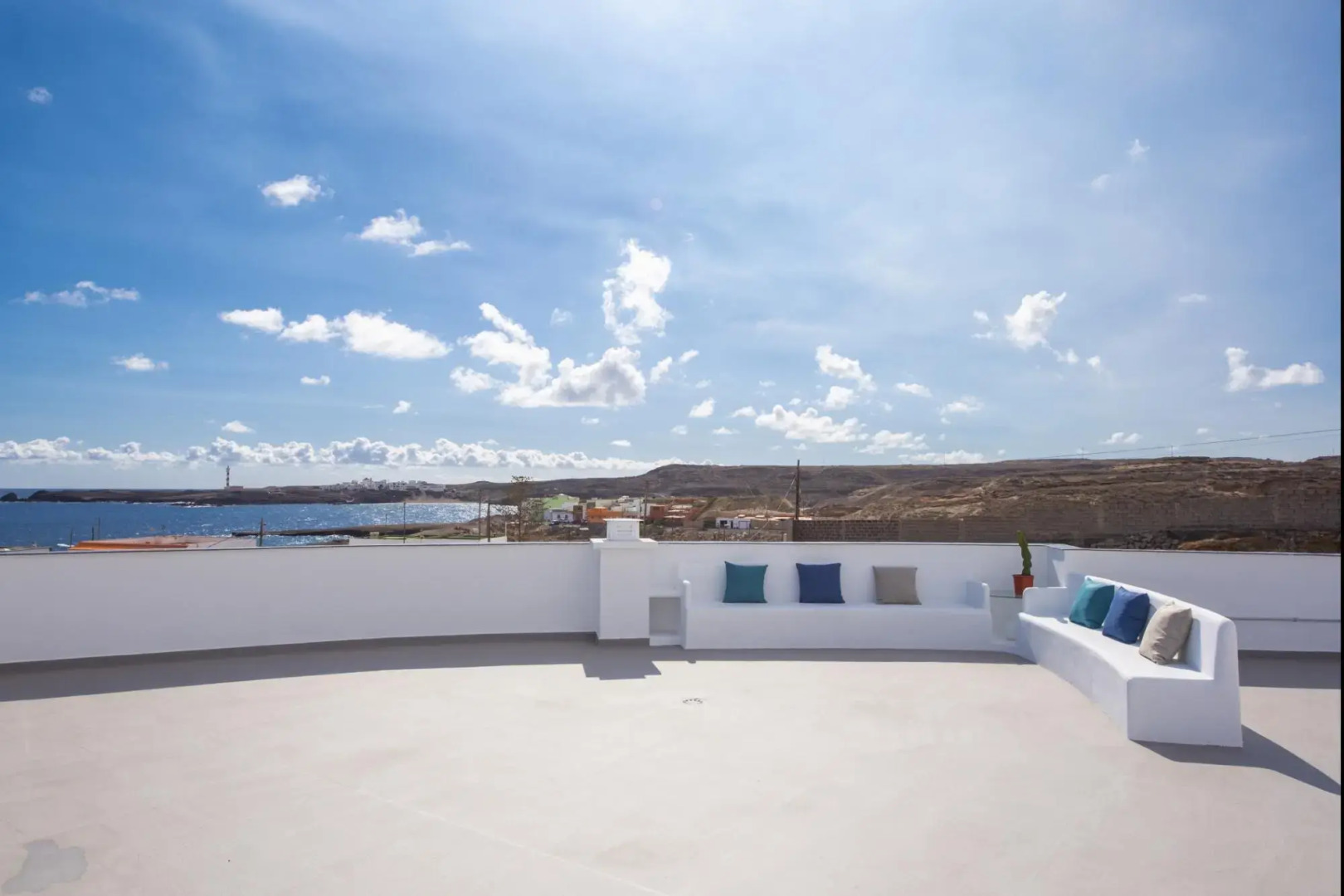 Design house with roof terrace ocean views