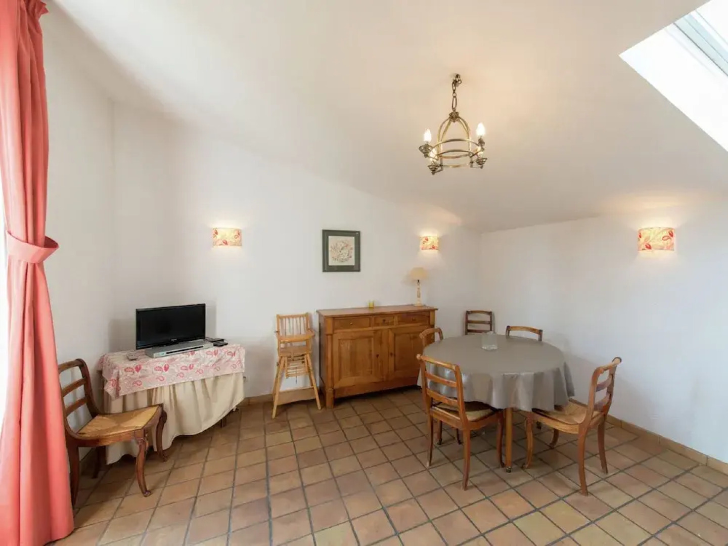 Magnificent Apartment in Castle With Garden, Swimming Pool and Next to Golf