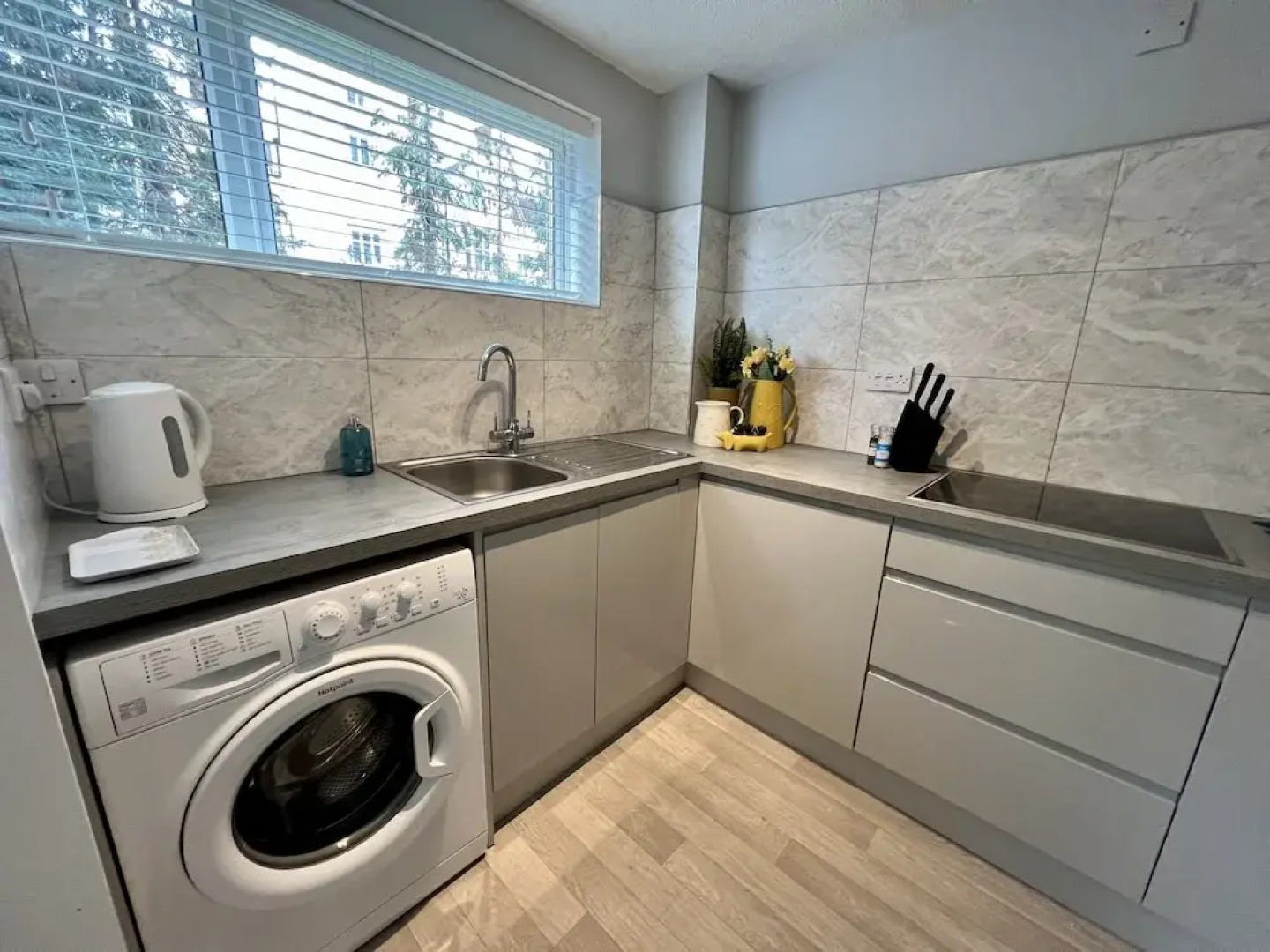 BookedUK - Lovely 2BR Flat in Hoddesdon
