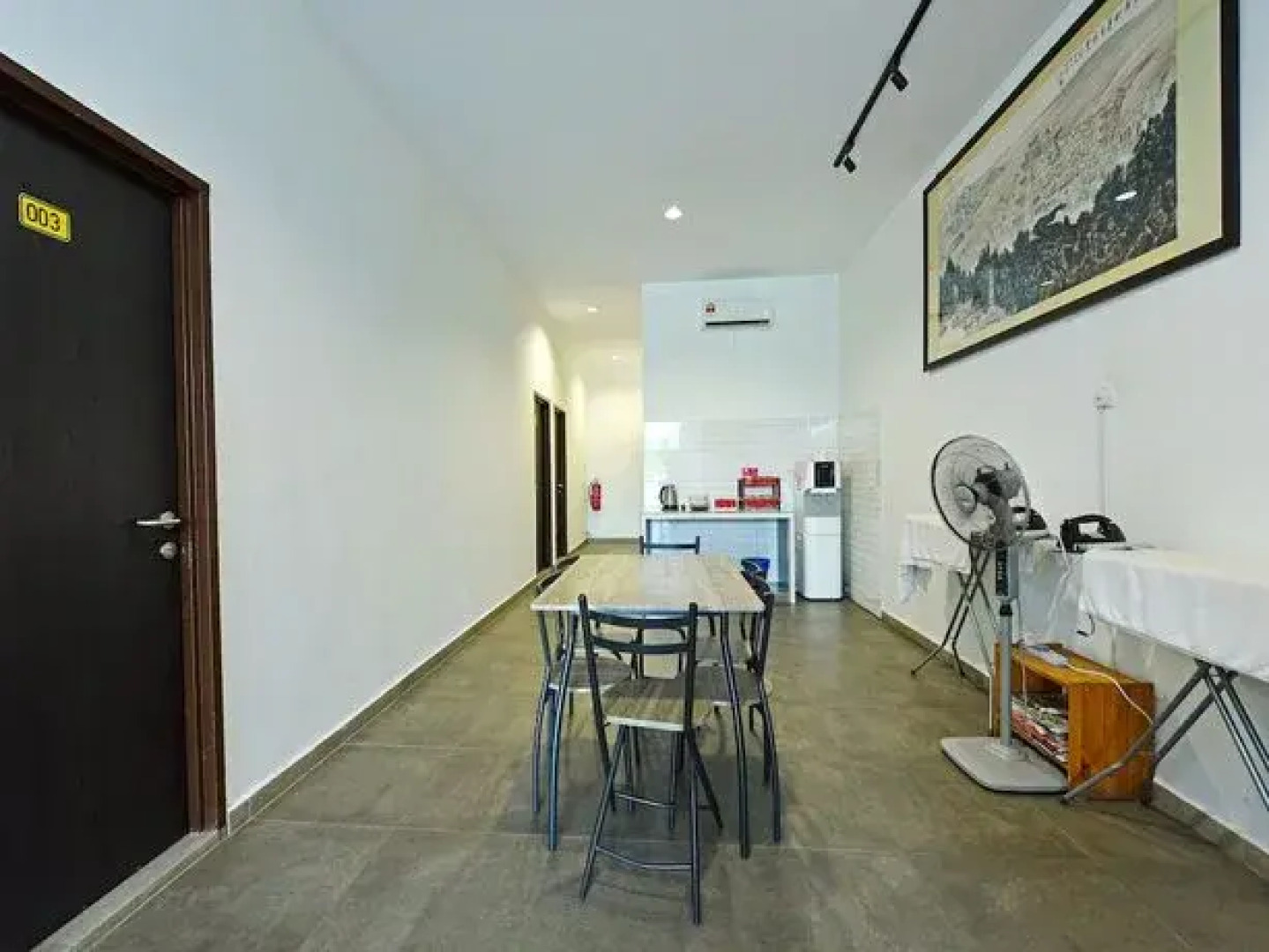 Capital O 90615 The Bed Hotel