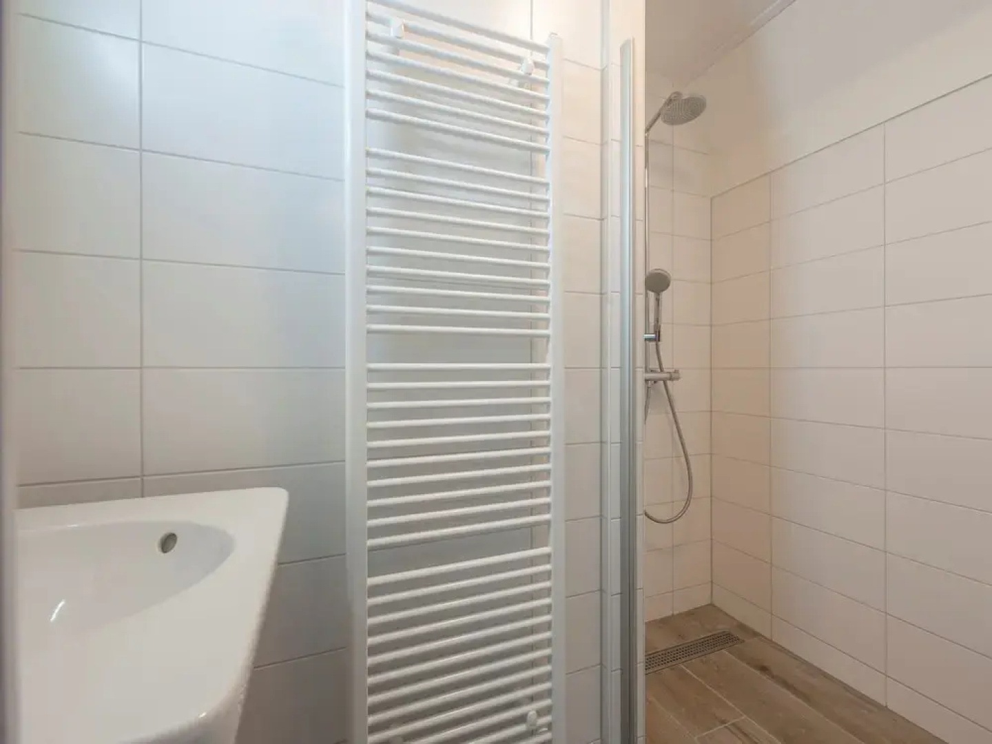 Luxurious Stately Villa With 3 Bathrooms, 1km From the Beach