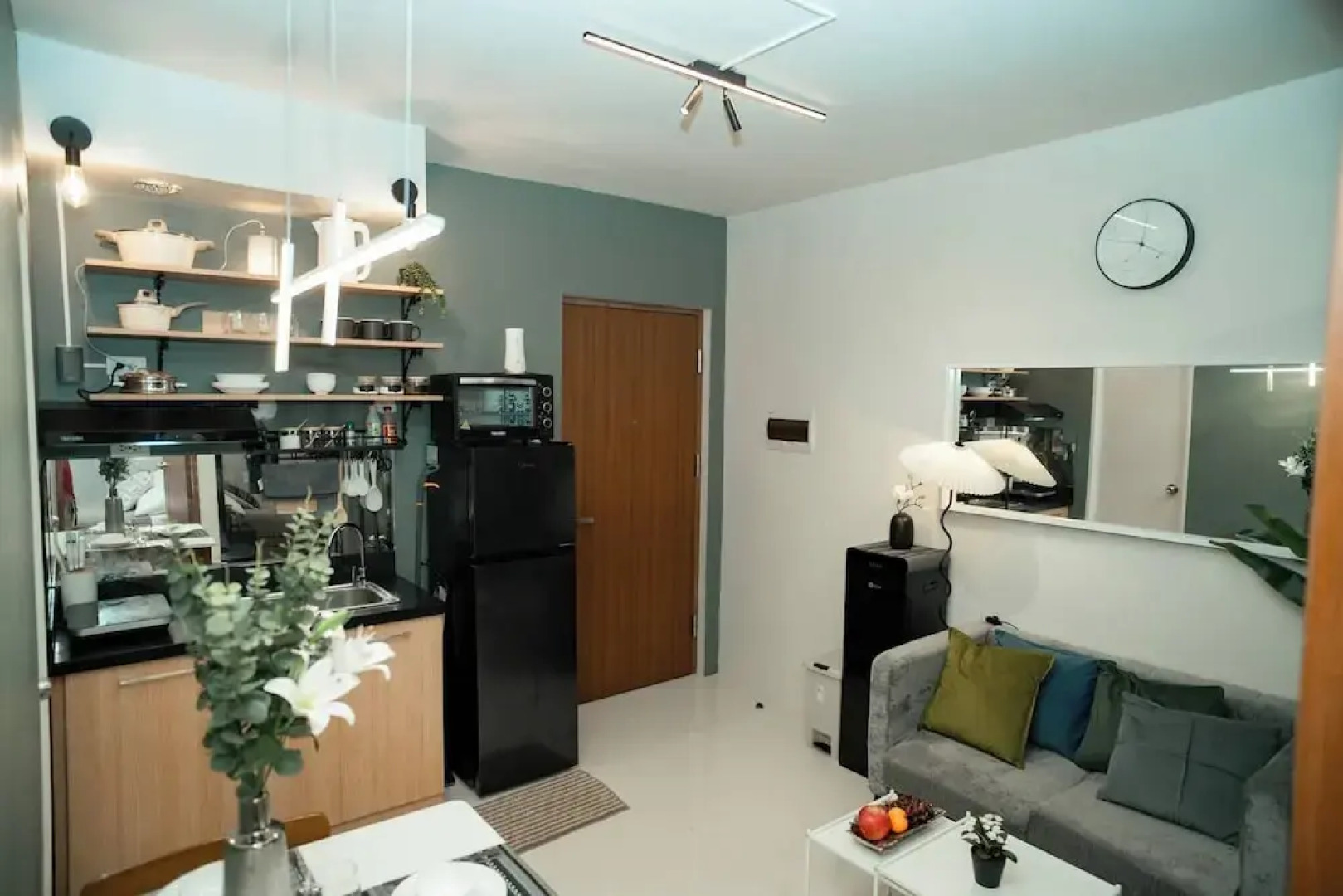 2-bedroom Elegant Condo With Sunrise & Mountain View