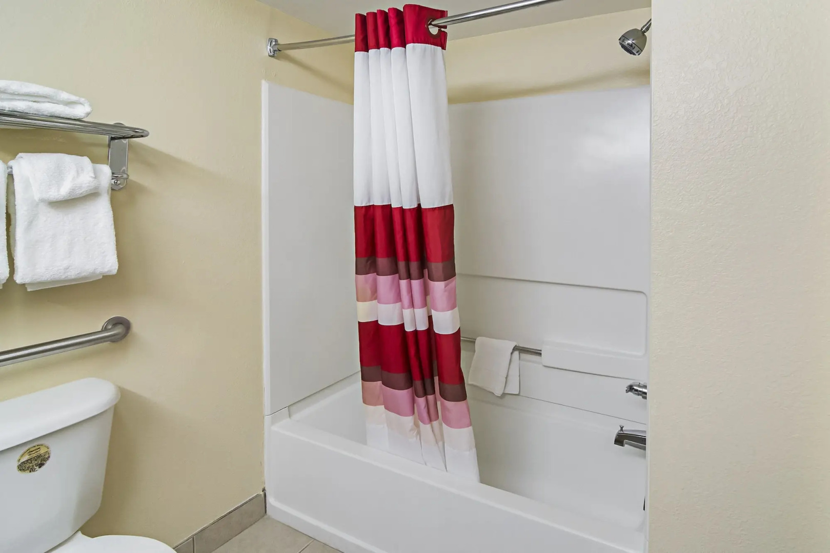 Red Roof Inn & Suites Fayetteville - Fort Bragg