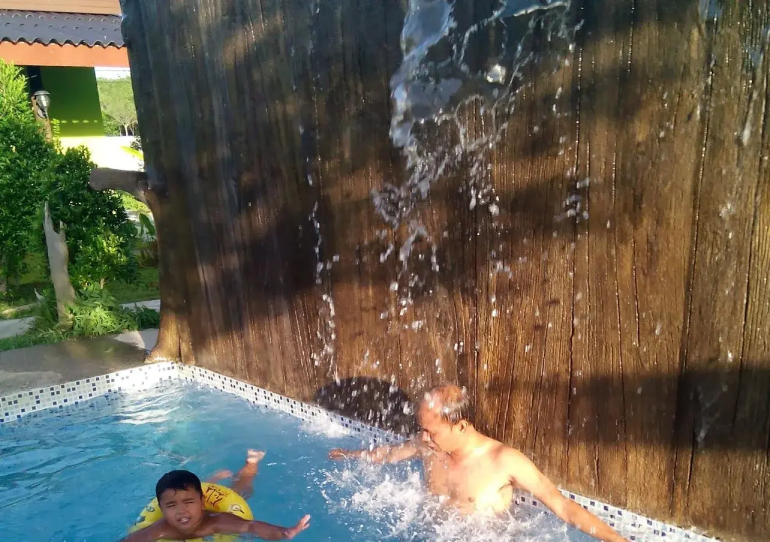 Ban Pool Green View Resort