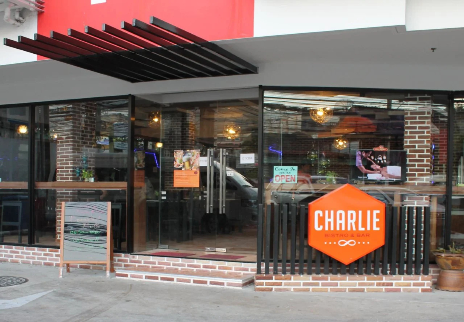 Easy Planet Phuket, Patong