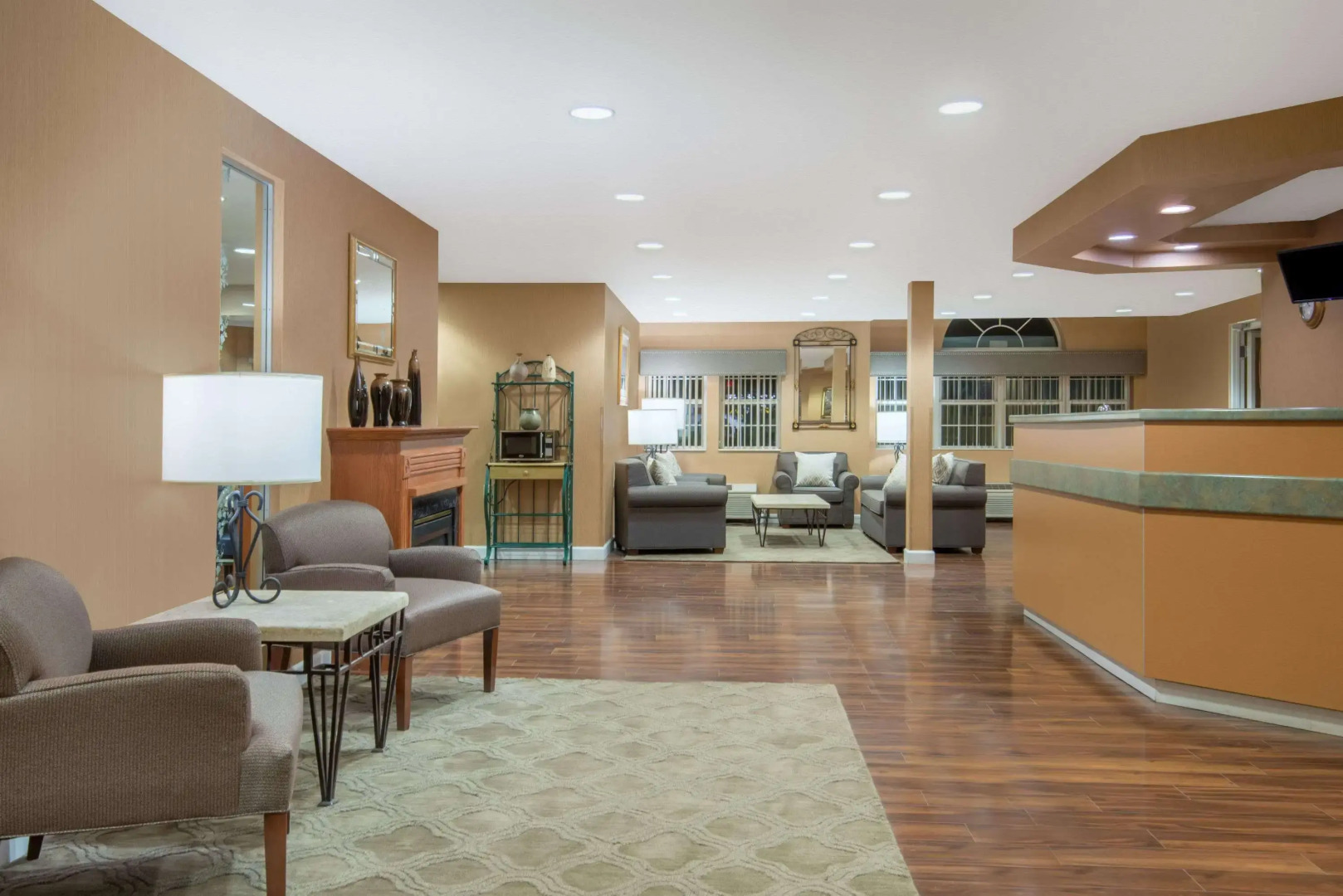 Microtel Inn & Suites by Wyndham Raton