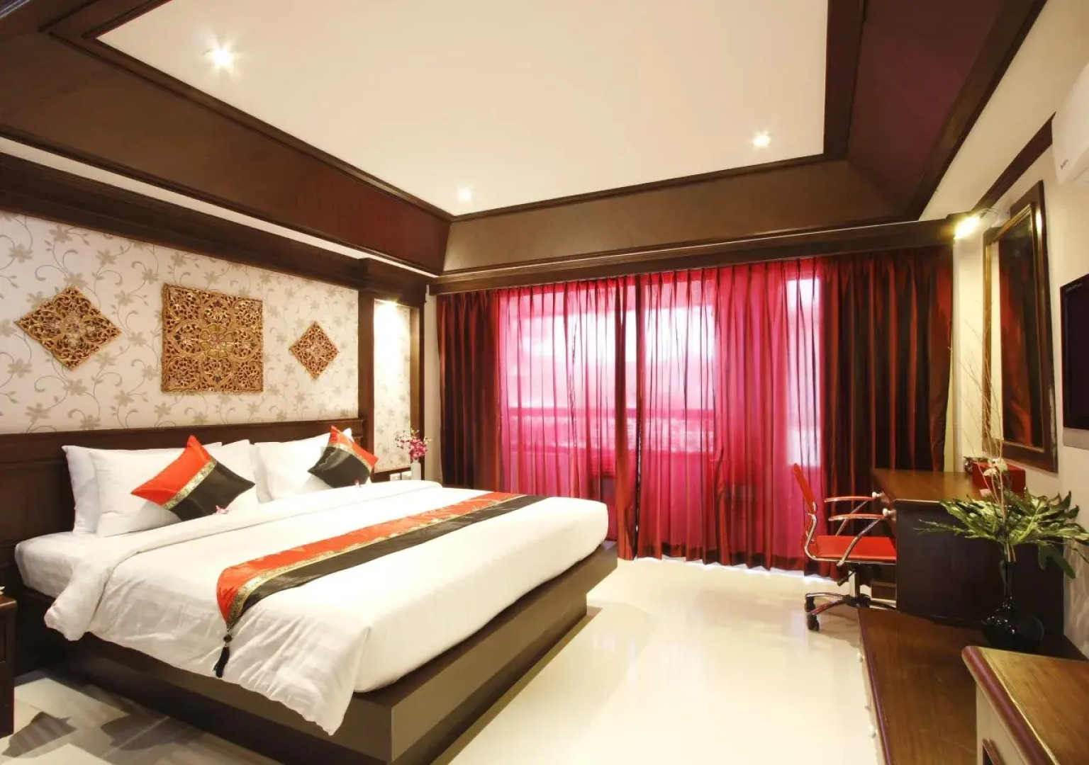 Отель Rayaburi Hotel Patong