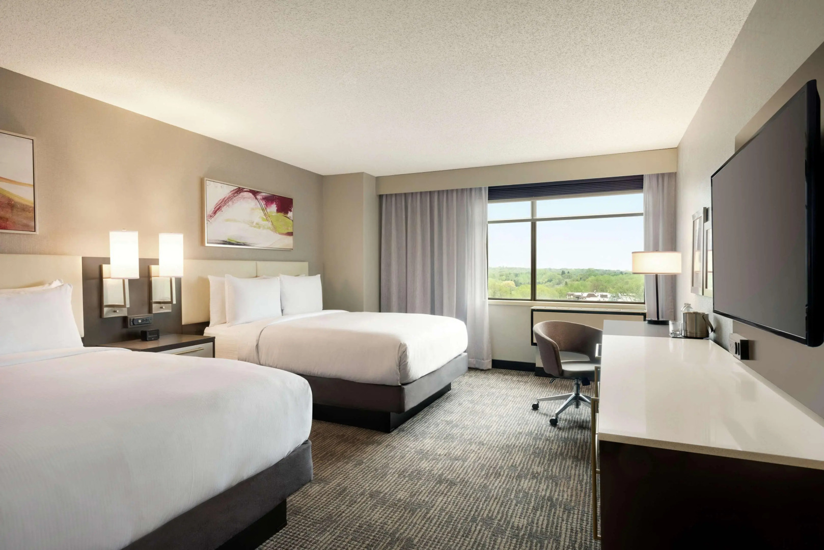 DoubleTree by Hilton St. Paul East