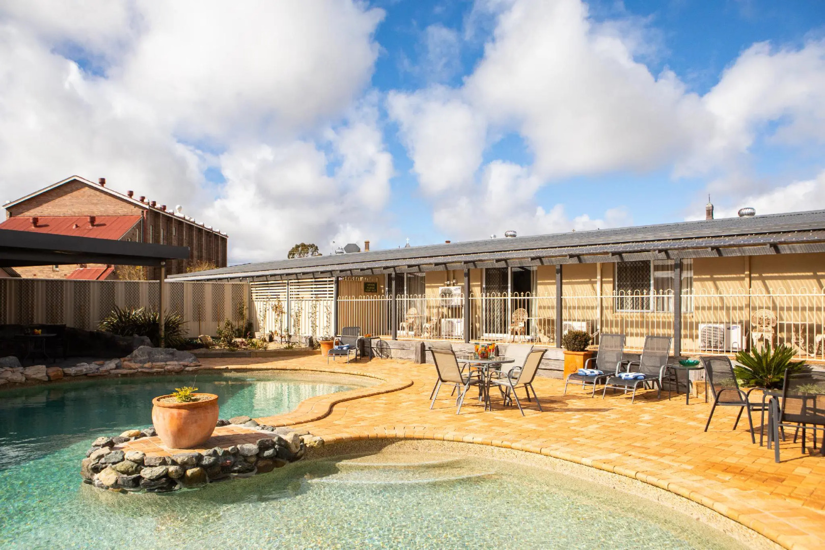 New England Motor Lodge