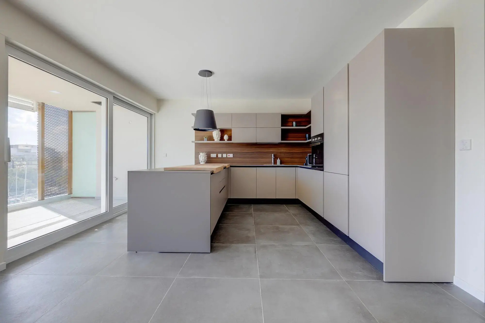 Stunning 3BR Apartment With Marina Views