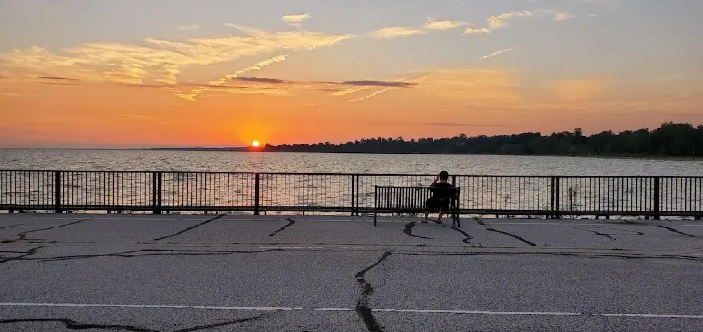 Seacliff Beach Suites - Coastal room, awesome strolling, all amenities, right in town