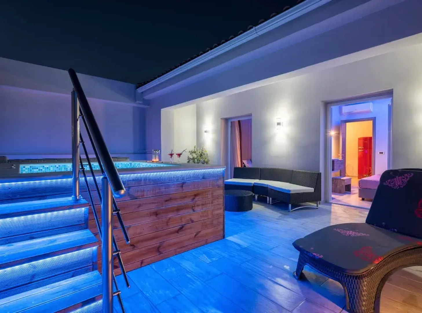 Savvas Luxury Suites