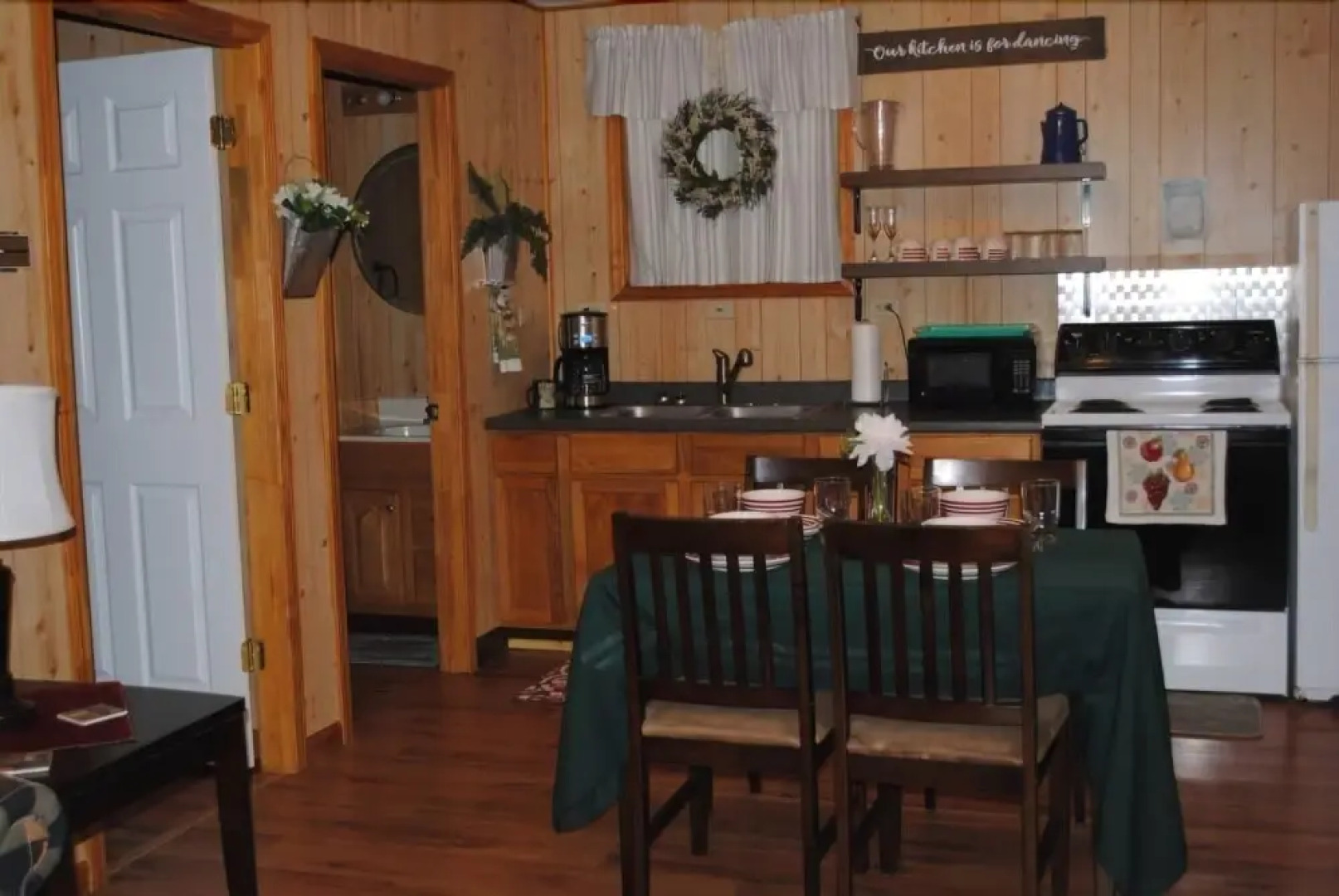 2 Peaceful - 1 Bedrooms, 1 Baths, Sleeps 4 Cabin