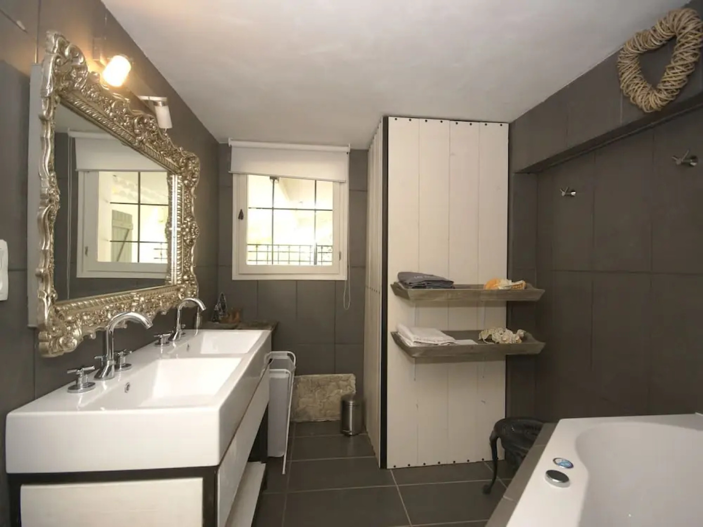 Plush Villa in Villecroze with Private Swimming Pool