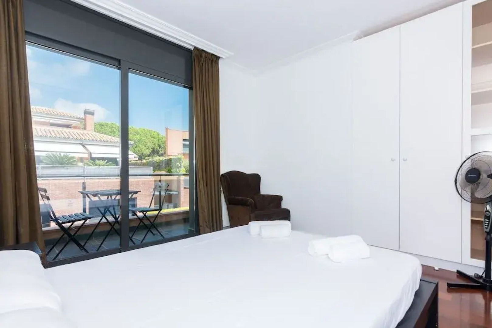 HomeHolidaysRentals Adonis