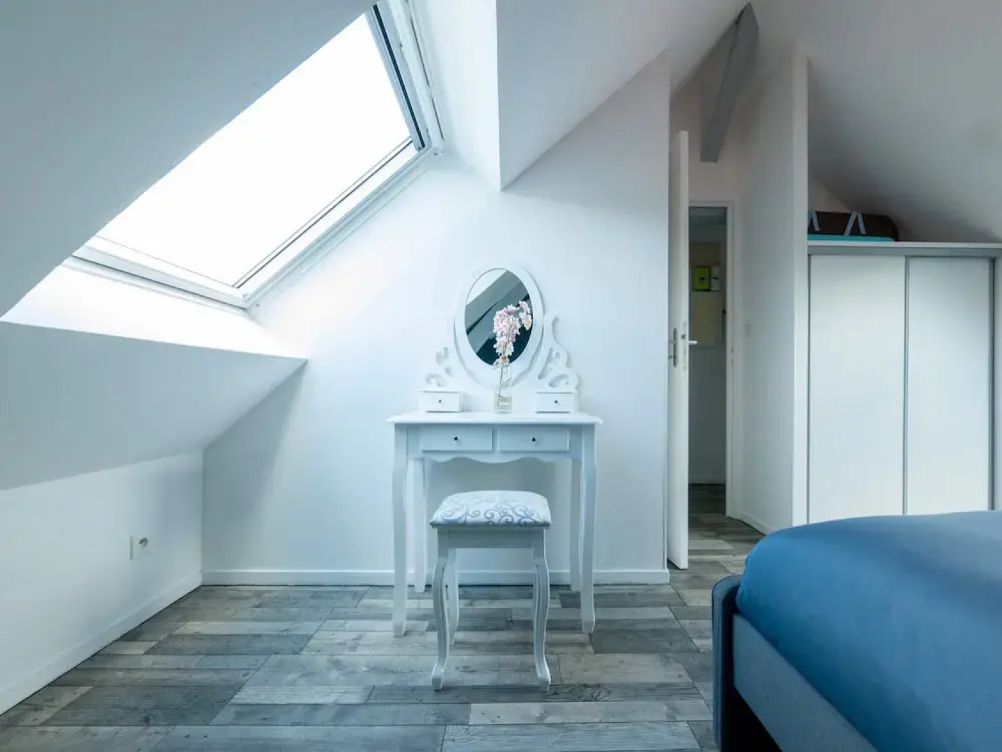 Chic Apartment Near City Center