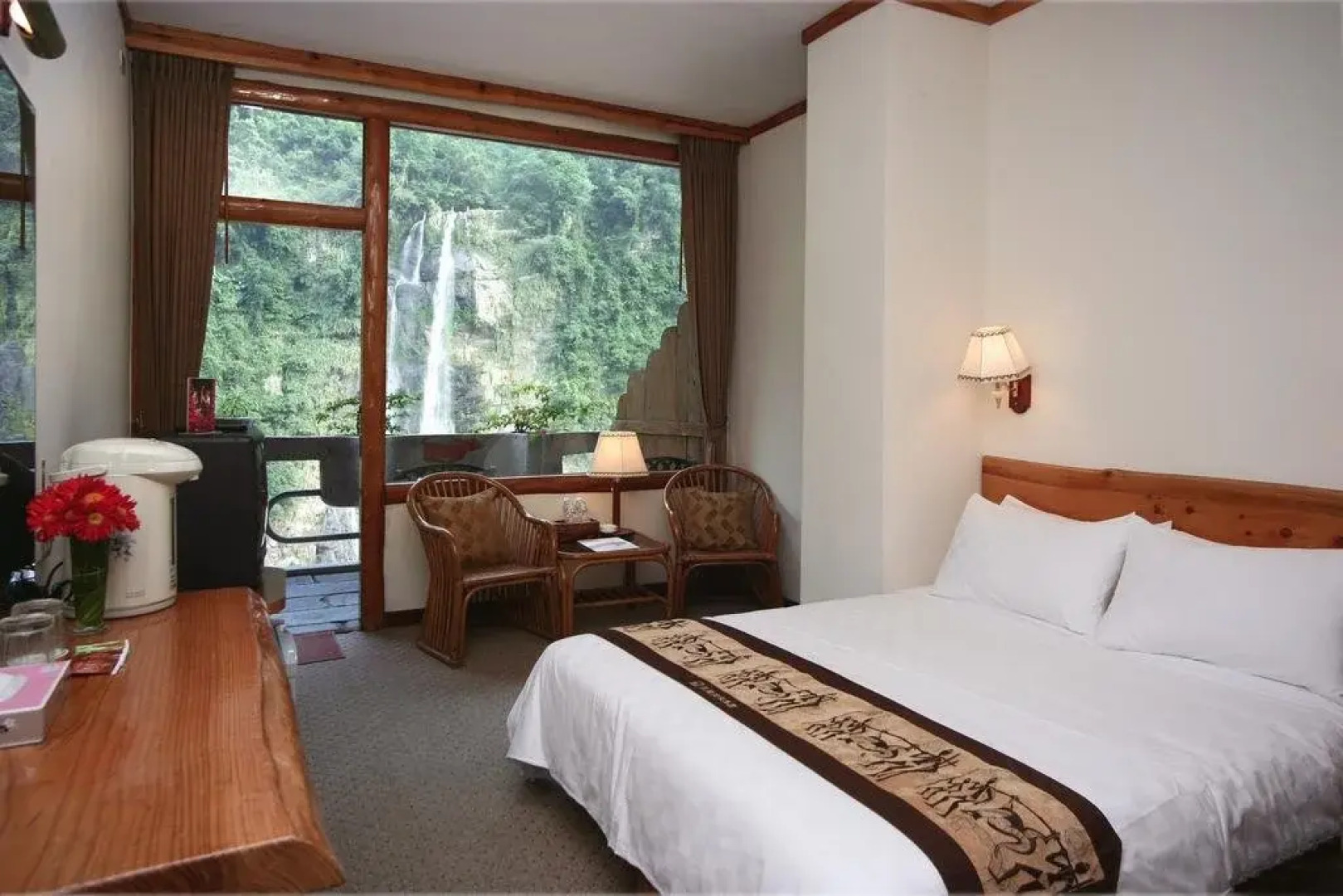 Naluwan Spring Resort Hotel