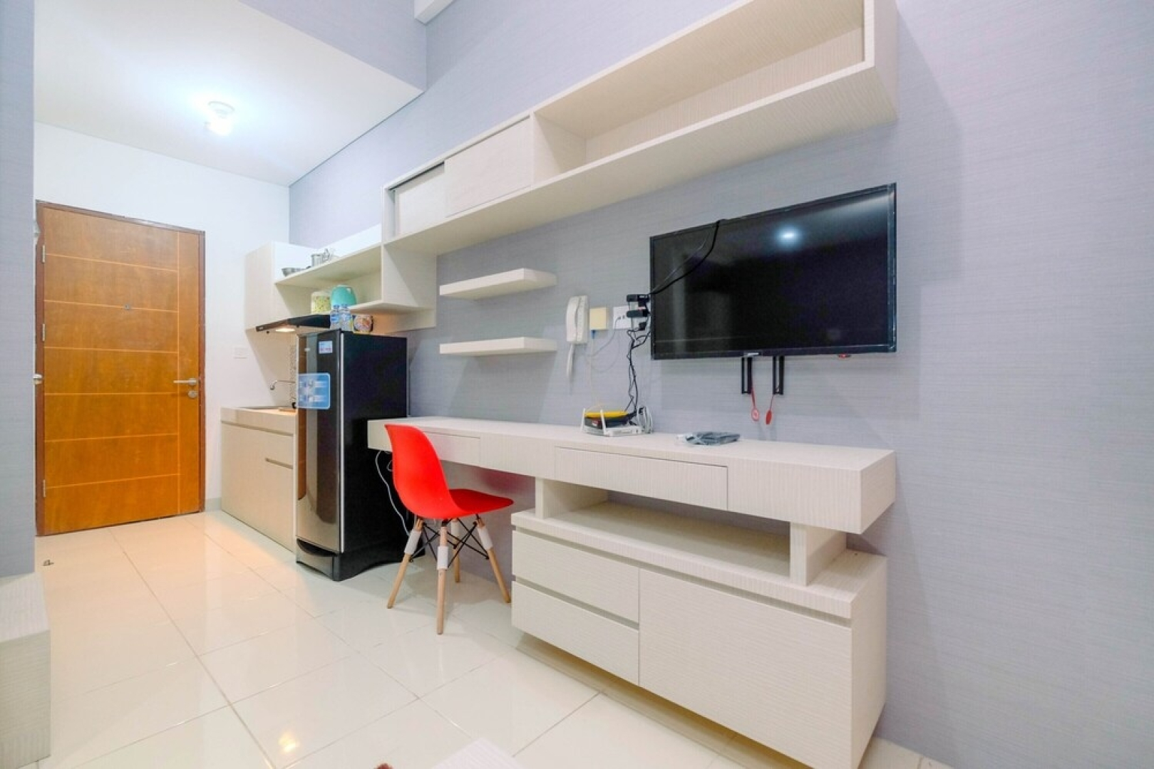 Minimalist and Stylish Studio Dave Apartment By Travelio