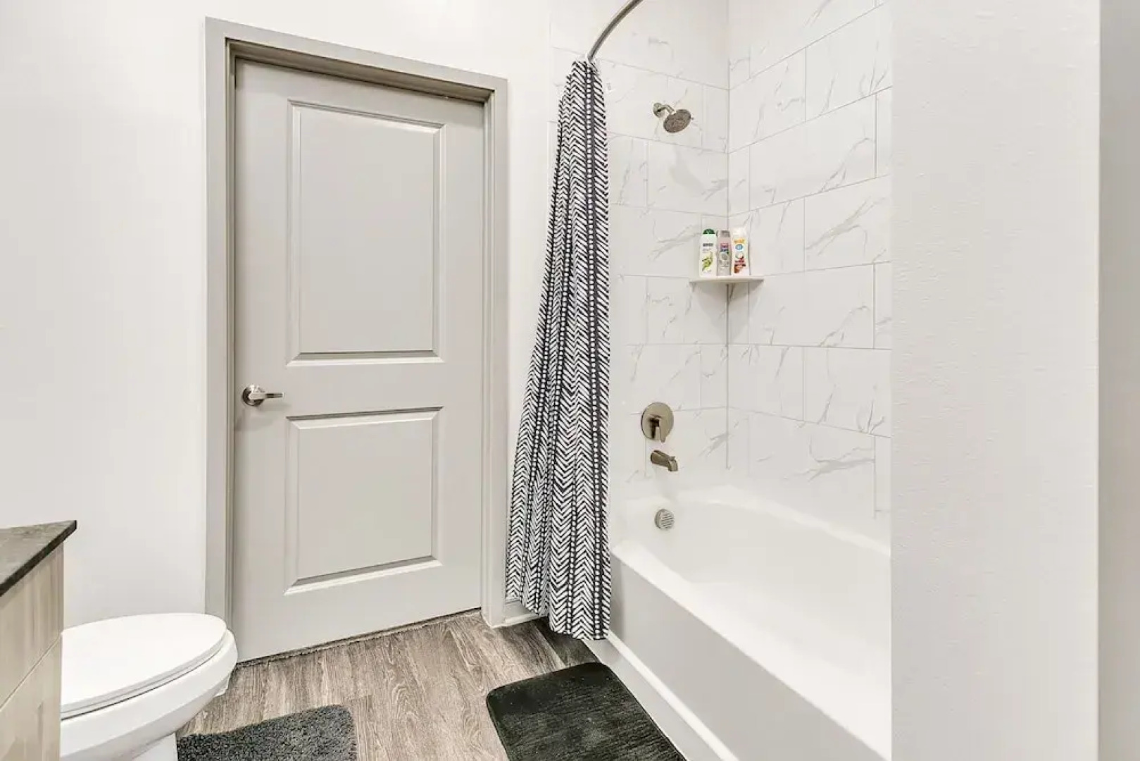 Maison De Luxe Brand New Cozy, Prime Location 1 Bedroom Condo by Redawning