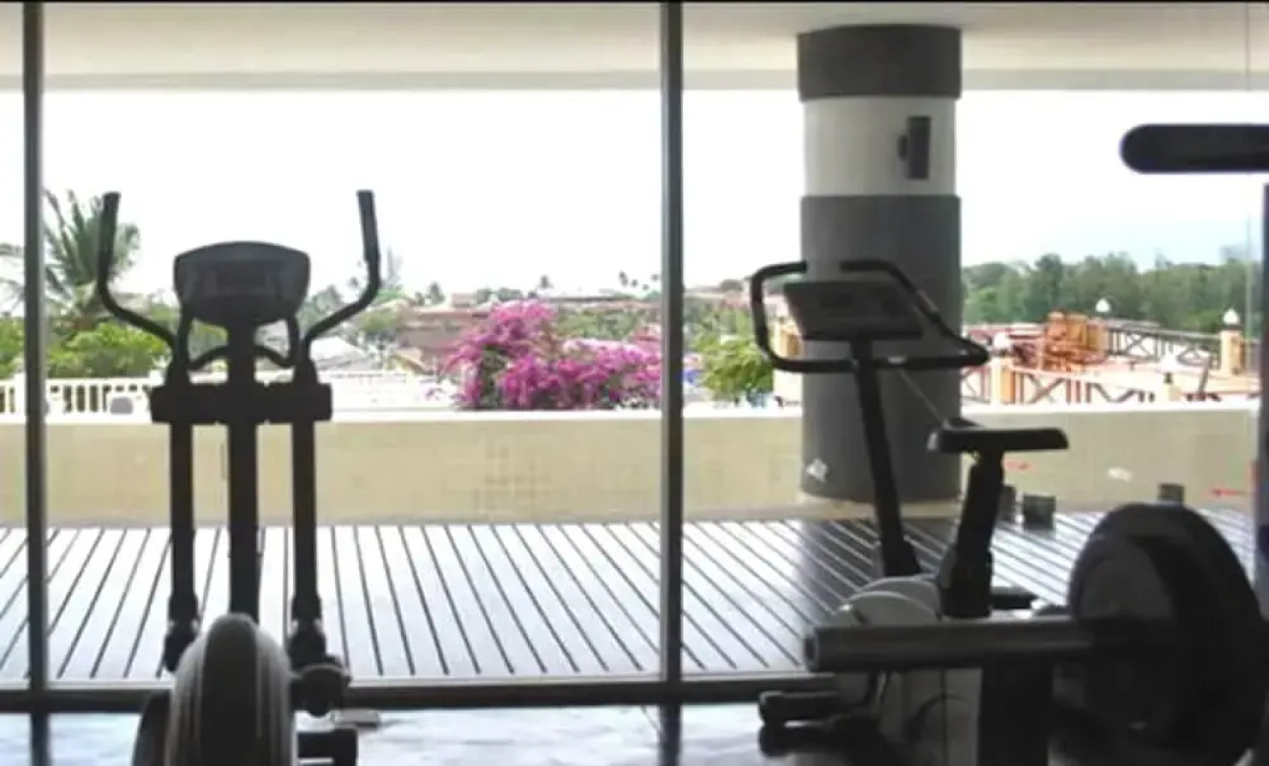 Sunset Plaza Holiday Apartment