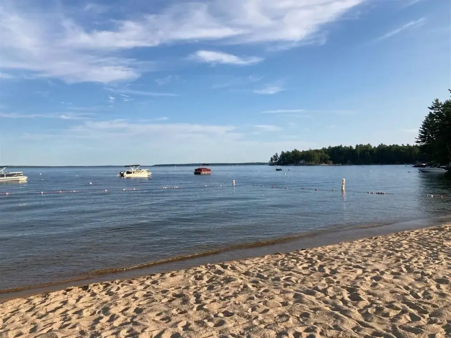 North Sebago Charmer Limit 10 3 Bedroom Home by RedAwning