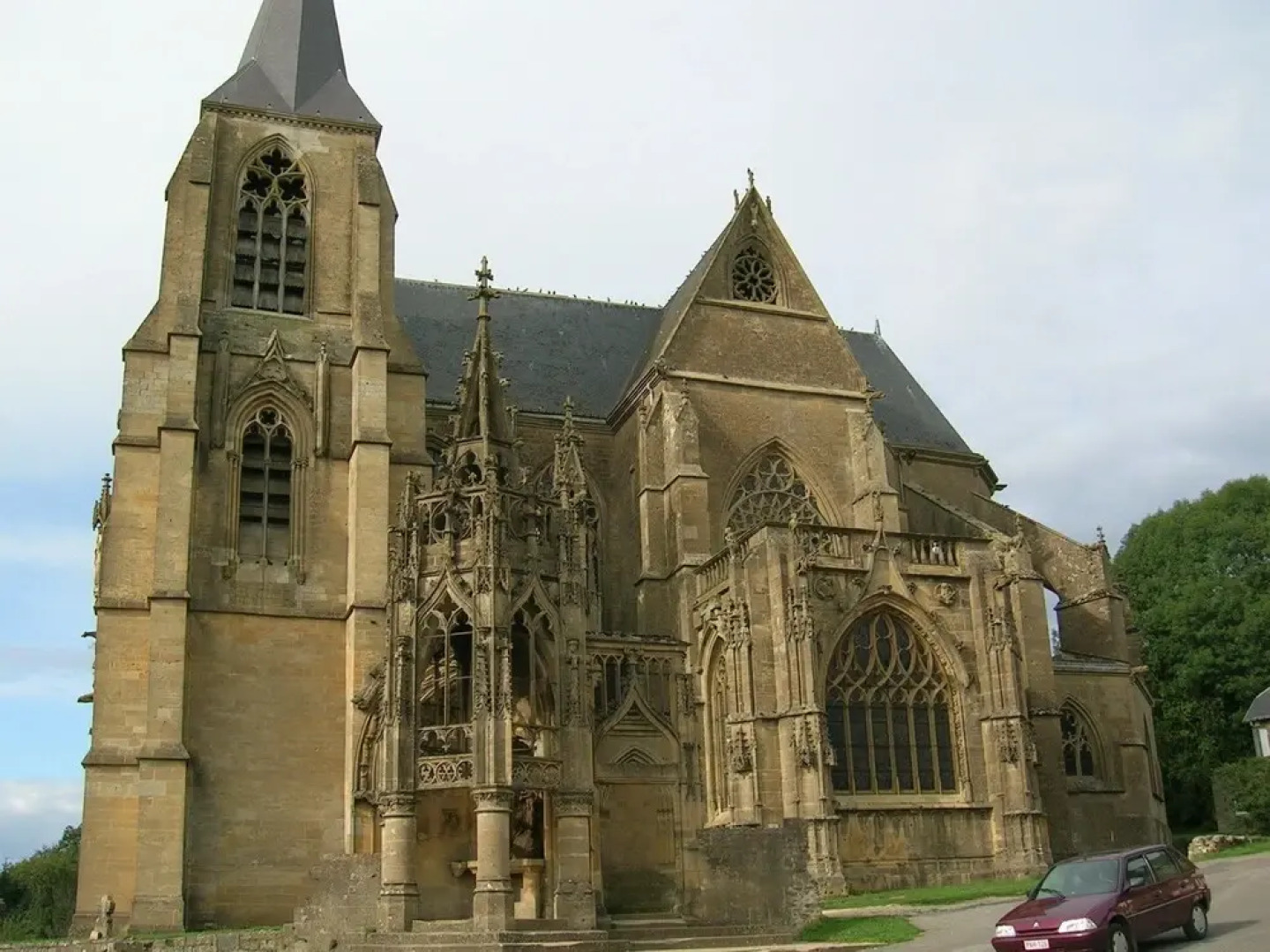 Spacious Holiday Home in Herbeumont near Forest