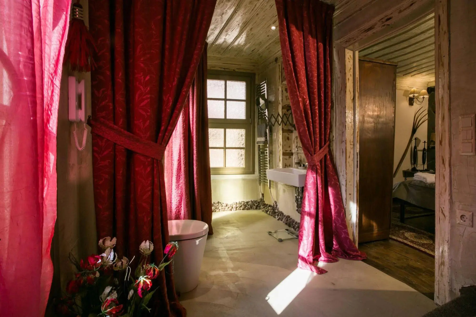 Classic Villa Ottoman