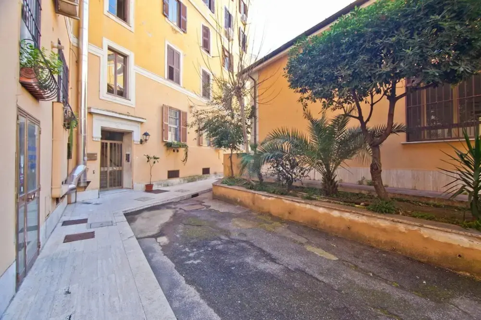 Porta Portese Colorful Flat