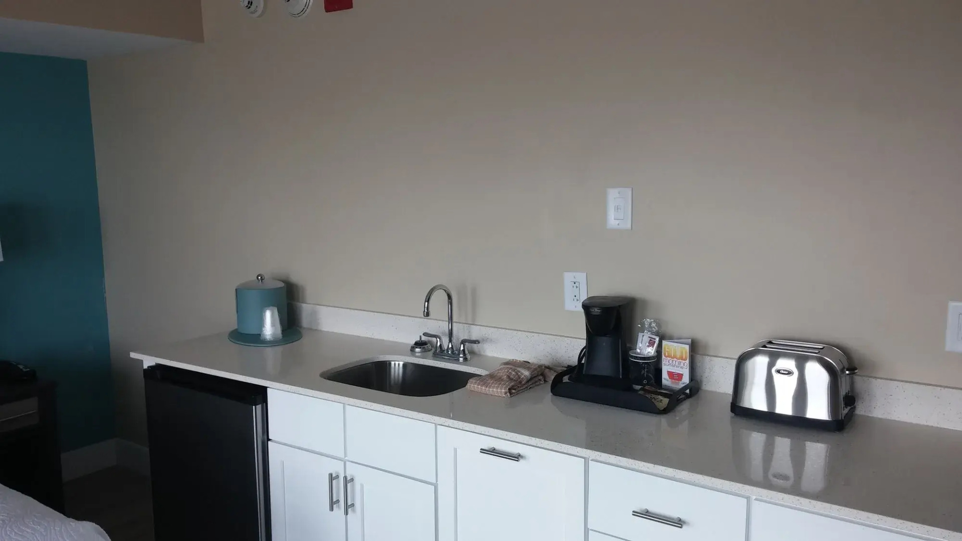 Commander Hotel & Suites